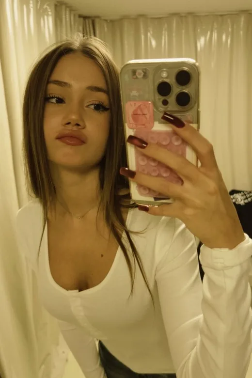 Ana, 25 años, soltera en Gijón, Cimadevilla